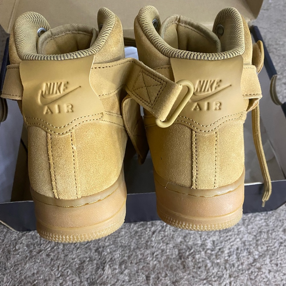 Air Forces - image 3